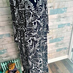 Gorgeous dress with ruffle bottom Can wear to work or out to dinner!